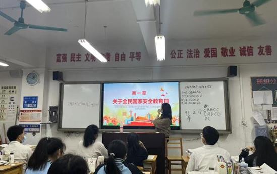 南宁市东盟黄冈中学简讯十条（第三十三期）