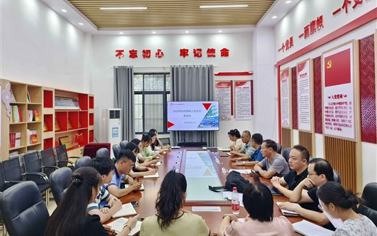 南宁市宏德高级中学召开新入职党员座谈会