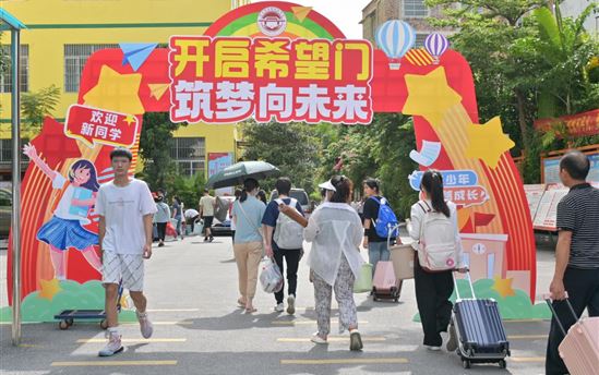 相聚宏德，梦想起航——南宁市宏德高级中学2023级新生开学报到