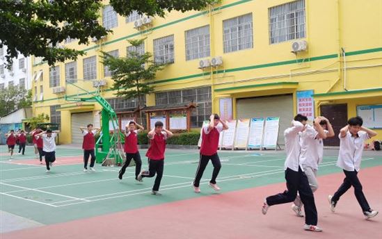 勿忘国殇，吾辈自强！——南宁市宏德高级中学开展防空应急疏散演练活动