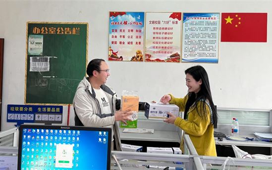 春日有约，共赴芬芳——南宁市宏德高级中学举办欢庆“三八”妇女节活动