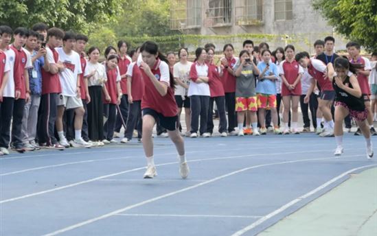 此刻少年，朝气蓬勃，经久热烈——南宁市宏德高级中学第十二届校园体育运动会圆满闭幕